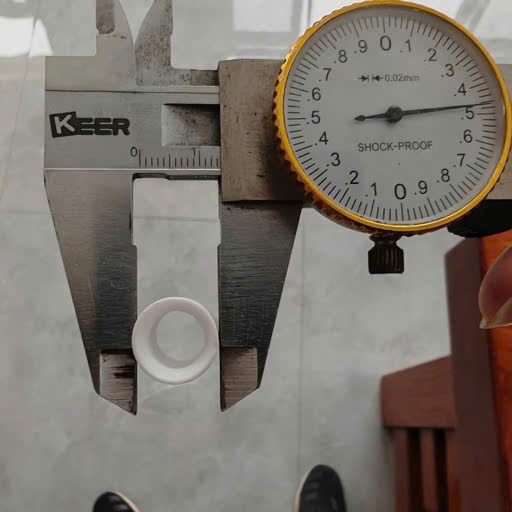 sứ cách nhiệt 3.jpg